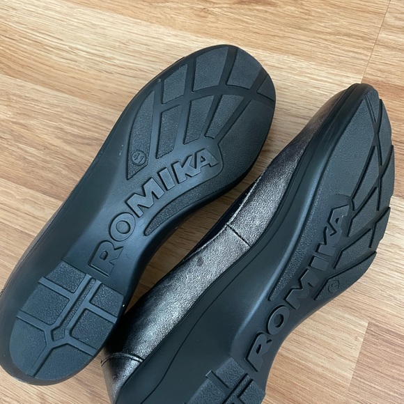 Romika Comfort Shoes Silver Leather Black Soles Support Cushioned Shoes Size 11 - Picture 3 of 9